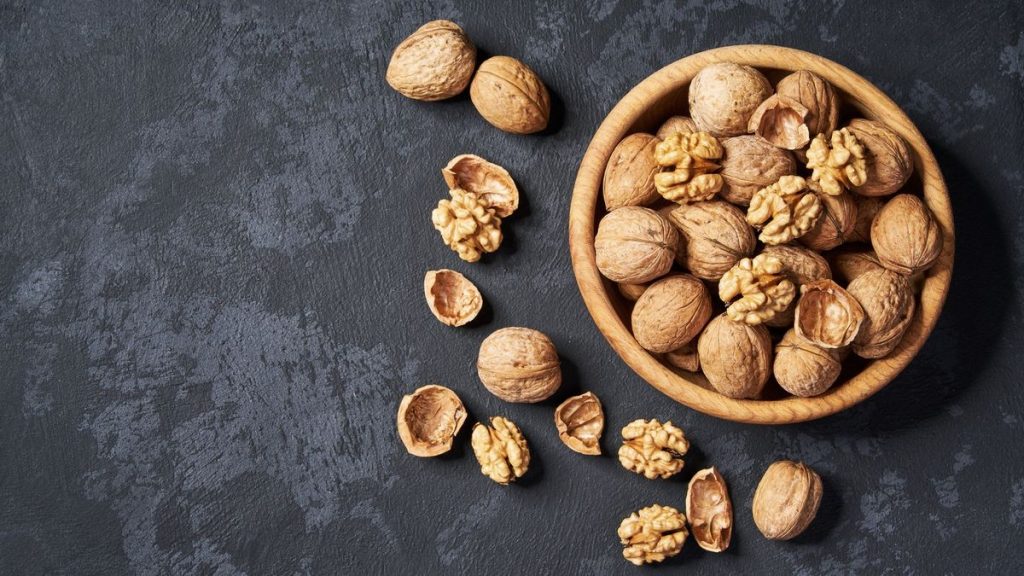 What Happens if You Eat Walnuts Every Day Benefits How Many and Side Effects