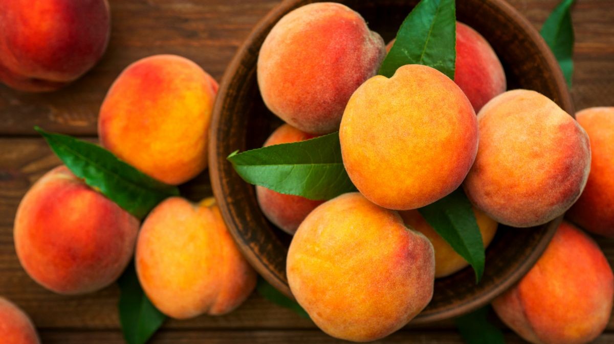 What Is the Difference Between Peaches and Nectarines Which Is Healthier